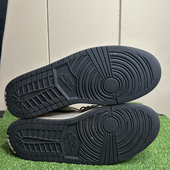 Size 12M- Jordan 1 Low SE
Flight Club used no box - Picture 5 of 7